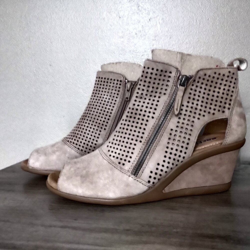 NWOT - Earth shoes 'Cosmos' - peep toe - low wedge sandal bootie